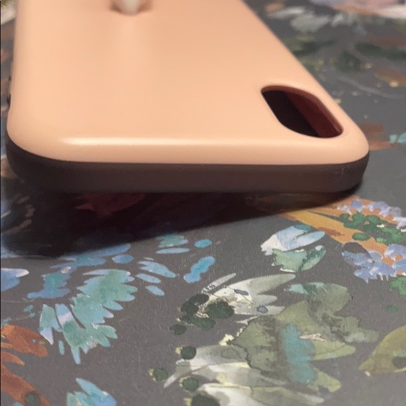 Pre-loved blush loopy case. Case fits iPhone XR - Picture 5 of 8